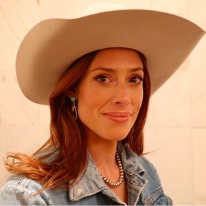 Meet your Posher, Ellie